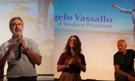 Civitanova, trionfo di pubblico giovane per lo spettacolo dedicato al "sindaco pescatore" Angelo Vassallo