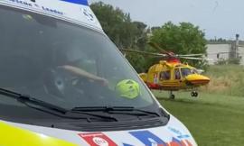 Cade il canestro da basket, ragazzo colpito alla testa: trasferito a Torrette in eliambulanza