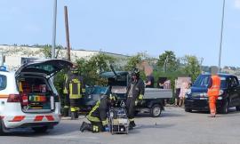 Macerata, incidente in via dei Velini: ape car si ribalta, due feriti (FOTO)