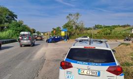 Macerata, scontro tra due auto: feriti e traffico in tilt