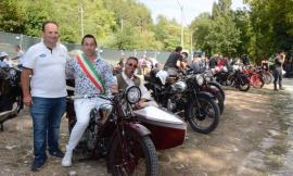 Pieve Torina, le moto d'epoca sfilano davanti al percorso kneipp: dai sidecar alle Harley Davidson