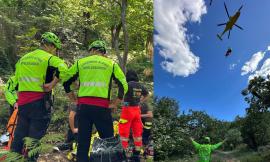 Cade nel bosco mentre pratica enduro: grave motociclista di 58 anni