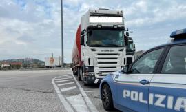 Porto Recanati, traffico illegale di vetture destinate all'Est Europa: denunciato autotrasportatore