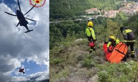 "C'è un uomo svenuto a terra", i motociclisti lanciano l'allarme: soccorso in elicottero