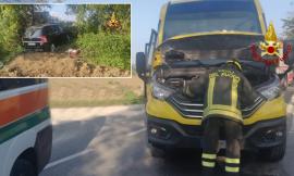 Montecosaro, scontro all'incrocio tra scuolabus e auto: due feriti a Torrette