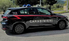 Camerino, auto sospetta vicino al campus universitario: arrestati due giovani con droga e armi