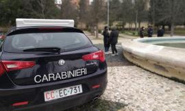 Macerata, è ai domiciliari ma non risponde al citofono ai carabinieri: denunciato 24enne