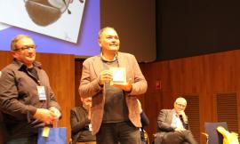 Tolentino, Gianluca Papadia trionfa al Premio Colsalvatico con un racconto autobiografico