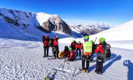 "Il ghiaccio nascosto sotto la neve aumenta i rischi in montagna": l'appello del Soccorso Alpino