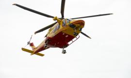 Camerino, operaio ferito durante la pulizia di un macchinario: trasferito in eliambulanza a Torrette