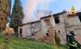 Capodanno di interventi nelle Marche: tra incidenti stradali, intossicati e incendio in un casolare