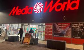 Colpo al MediaWorld di Corridonia: ladri rubano smartphone e fuggono, bottino da migliaia di euro