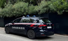 Violenta lite tra fidanzati a Corridonia, uomo si barrica in una stanza e minaccia i carabinieri: denunciato