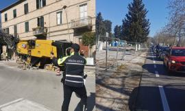 Macerata, caos traffico a Sforzacosta: tranciata una conduttura Enel durante i lavori (FOTO)