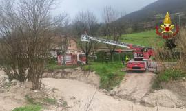 Maltempo Marche, allerta rossa per il fiume Esino, nel Pesarese soccorse due persone rimaste isolate