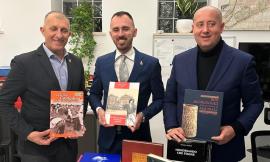 Matelica, donati 50 libri della Provincia di Macerata alla Pro Loco: un patrimonio a disposizione di tutti