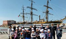 I bambini di Pieve Torina a bordo della Amerigo Vespucci