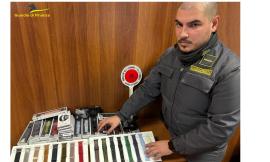 Porto Recanati, sequestrati 5000 cinturini contraffatti per Apple Watch