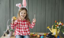 Come vestire i bambini a Pasqua: i look da mettere in valigia per il ponte