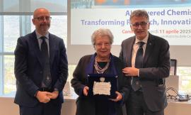 Unicam consegna il sigillo di ateneo alla professoressa Luigia Carlucci Aiello