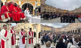 San Severino, piazza Del Popolo gremita per la celebrazione della Domenica delle Palme