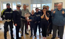 La polizia locale in visita all’Anffas: uova di Pasqua e sorrisi per una mattinata speciale
