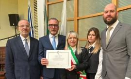 San Severino, l'azienda Artigianvetro dei fratelli Marcantonelli premiata dalla regione Marche
