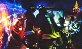 Scontro nella notte sulla Salaria a Mozzano: intervengono i Vigili del Fuoco