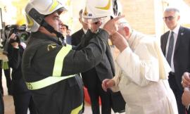 Don Peppe Branchesi, la Rollei e il racconto di un Papa Francesco fuori dai protocolli