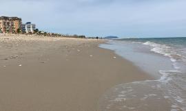 Civitanova, stop alla balneazione a nord della foce del Chienti: scatta il divieto dopo i temporali