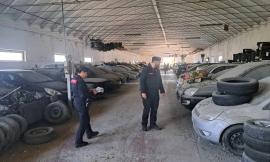 Officina abusiva in azienda agricola: sequestrati 135 veicoli a Morrovalle