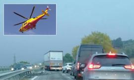 Tolentino, scontro tra auto e camper in superstrada: un bimbo di 6 anni e la mamma soccorsi in eliambulanza Tolentino, scontro tra auto e camper in superstrada: un bimbo di 6 anni e la mamma soccorsi in eliambulanza