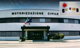 Macerata, truffa per il test della patente: il micro auricolare si incastra nell’orecchio e finisce in ospedale