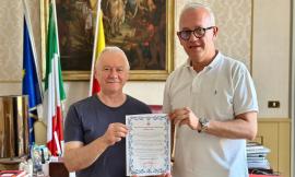 Civitanova, la Gelateria Gigi ottiene il riconoscimento di "locale storico": l'omaggio del sindaco