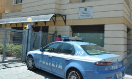 Civitanova, uomo ubriaco aggredisce agenti e danneggia il commissariato: arrestato