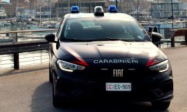 Civitanova, sorpreso a forzare una finestra: uomo fermato dopo colluttazione con i carabinieri