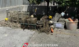 Blitz della Guardia Costiera: maxi sequestro di attrezzi da pesca illegali a Civitanova