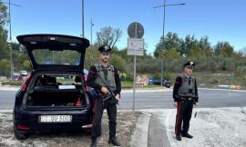 Tolentino, fugge all'alt dei Carabinieri poi viene trovato positivo all'alcol test e con hashish nello zaino