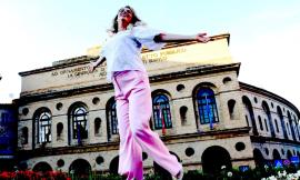 Macerata, passeggiando con il soprano Mihaela Marcu: l'arte di essere la 'vedova allegra' (FOTO e VIDEO)
