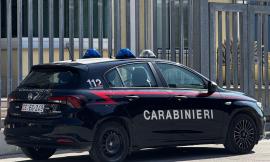 Porto Recanati, aggredisce l'ex compagna in piazza: scatta il braccialetto elettronico