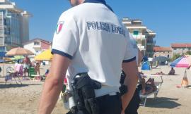 Civitanova, raffica di controlli anti-abusivismo sulle spiagge: sequestrata merce e sanzioni per 10mila euro