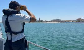 Barca si capovolge tra Potenza Picena e Porto Recanati: tre pescatori tratti in salvo