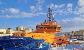 Sbarcati ad Ancona 64 migranti salvati dalla Ong Solidaire: tra loro 10 minori Sbarcati ad Ancona 64 migranti salvati dalla Ong Solidaire: tra loro 10 minori