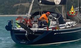 Colpito dall’albero della vela e risucchiato dall’elica: 62enne muore in mare