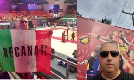 Recanati, il super tifoso "Mancio" ai Mondiali dell'Italvolley femminile in Thailandia