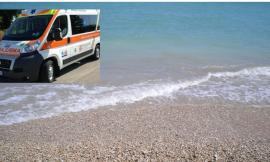 Uomo trovato morto sulla spiaggia: indagini in corso