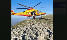 Escursionista cade in zona impervia sul Monte San Vicino: soccorsa e trasportata a Torrette