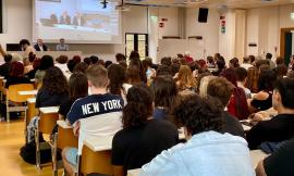 UniMc, "Mai più progetti con atenei allineati al governo israeliano": l’annuncio del rettore McCourt UniMc, "Mai più progetti con atenei allineati al governo israeliano": l’annuncio del rettore McCourt