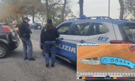 Macerata, controlli dopo un diverbio tra giovani: 30enne trovato con coltello e hashish. Denunciato