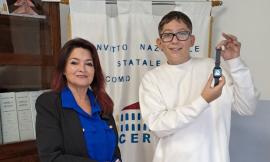 Macerata, uno smartwatch per ricordare il valore del tempo e del risparmio: premiato studente del Convitto